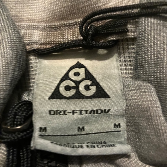 Nike ACG Quarter Zip pullover - Picture 2 of 4
